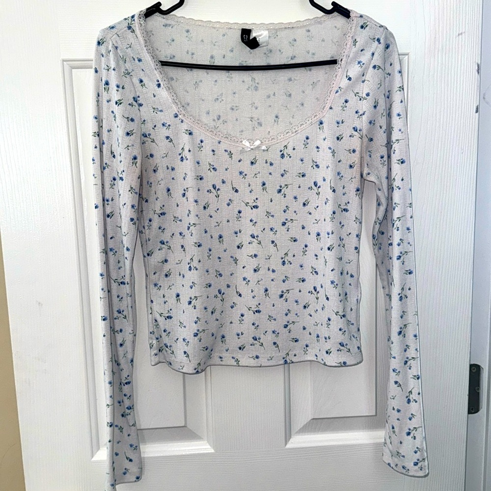 H&M Divided Long Sleeve White Blue Floral Shirt - Size M
